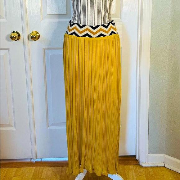 Anthropologie Dear Creatures Pull On Yellow Pleated Chevron Full Length Skirt - Picture 4 of 10